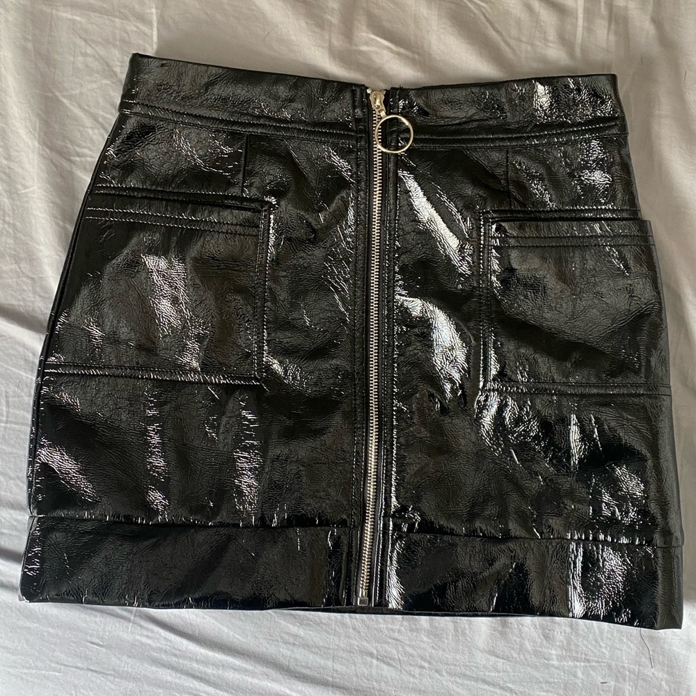 Black mini skirt. Brand new with tags. Size S
